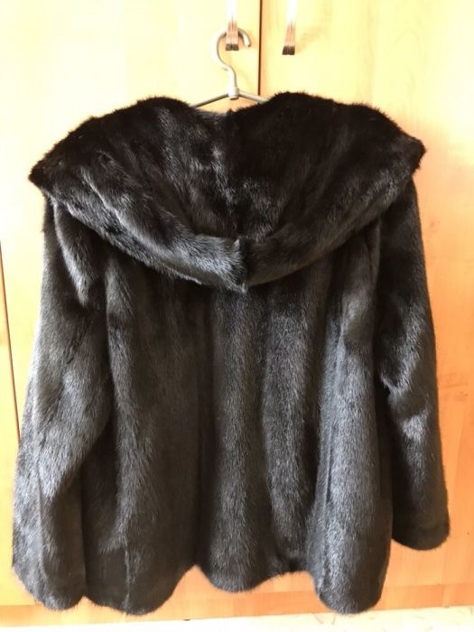 Норкова шуба автоледі з капюшоном
