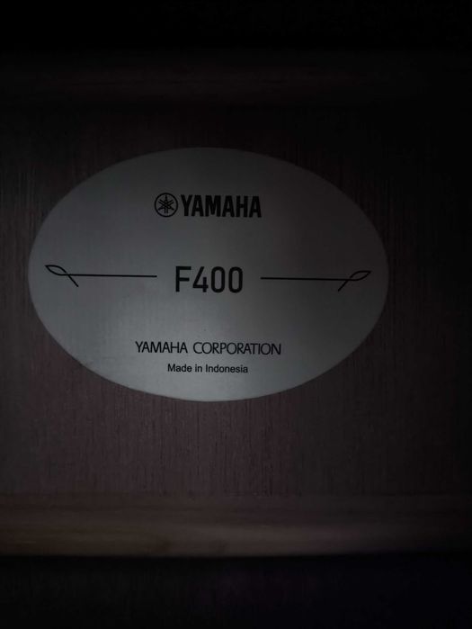 Guitarra Yamaha F400 | Estilo Dreadnought