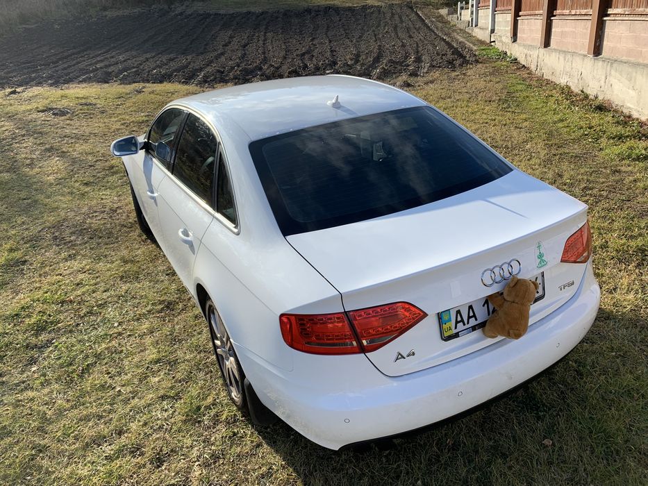 Audi a4 2011 года, без аварій. Офіціал. Бралась в Україні.