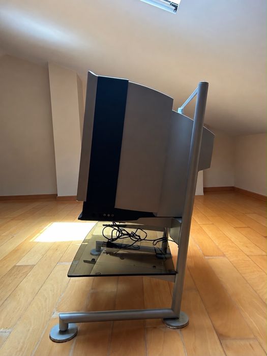 Televisão LOEWE com movél original