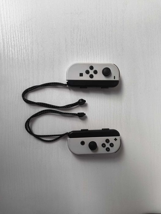 Nintendo Switch OLED + Joy Cons + Gry