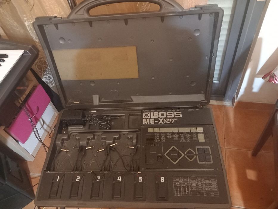 Pedaleira de efeitos rara!BOSS ME-X