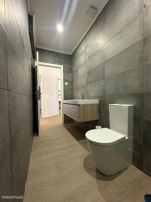 Quarto - localizado em São Sebastião Lisbon