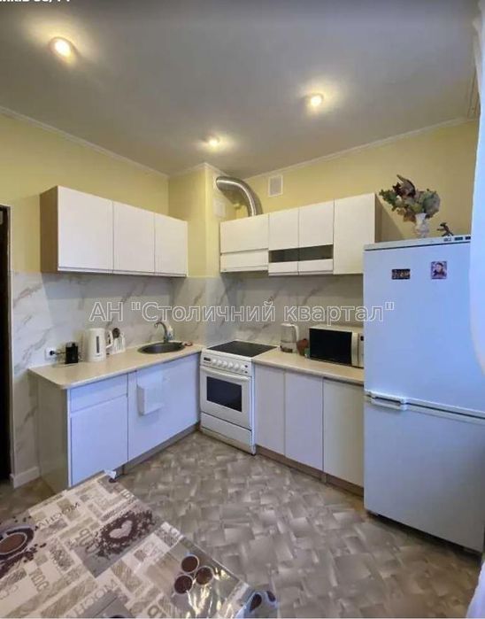 метро Дарниця Трикімнатна сталінка Будівельників 38/14