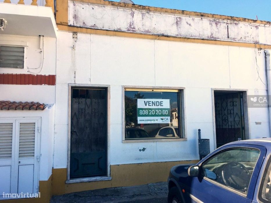 Loja para venda com 330m², situada em Cunheira, concelho de Alter d...