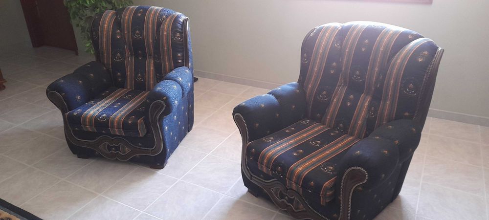 2 Sofás de tecido e madeira em ótimo estado