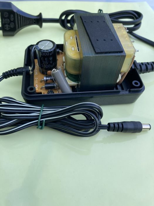 Samsung KNE-1412 AC Adaptor 14V 1,2A 28VA