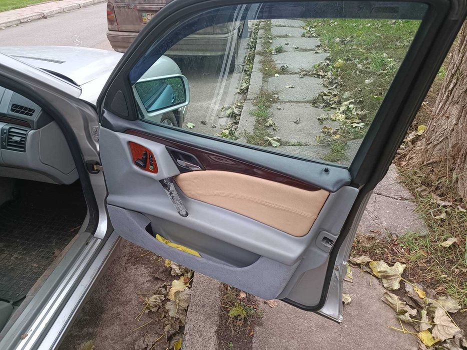 Mercedes-Benz E320