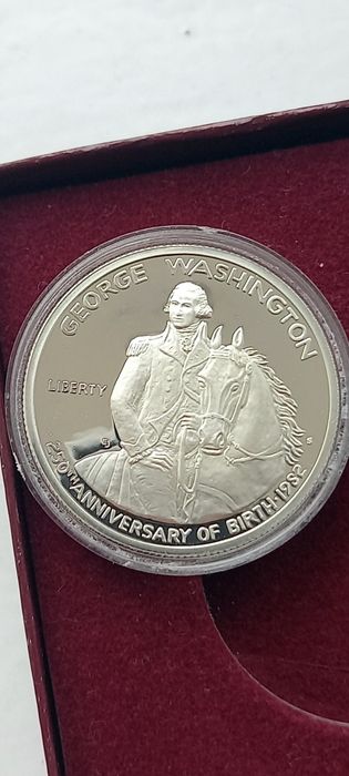 Срібна монета 1/2 долара США 1982 року