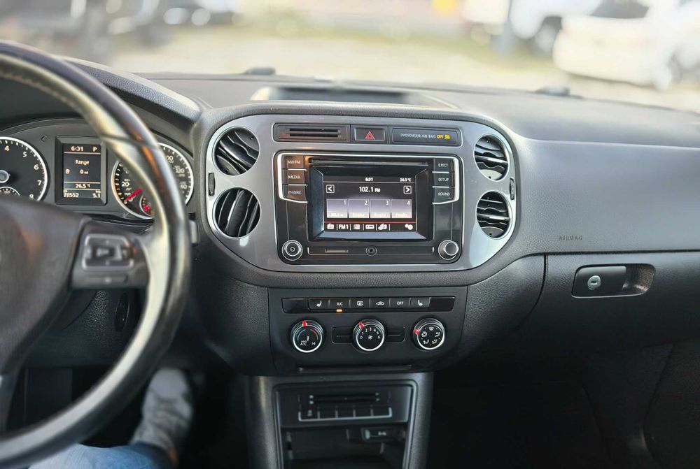 Volkswagen Tiguan S      2016