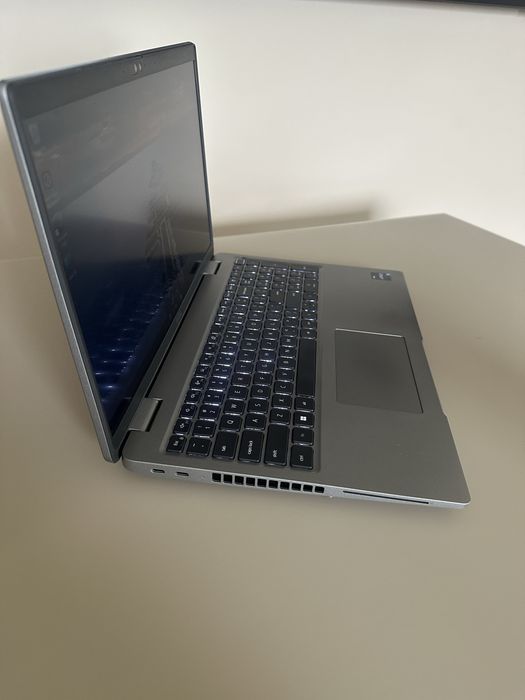 Dell Latitude 5540 15,6" IPS FHD Intel® Core i7-1370P 1.9Ghz 8GB RAM 256GB SSD