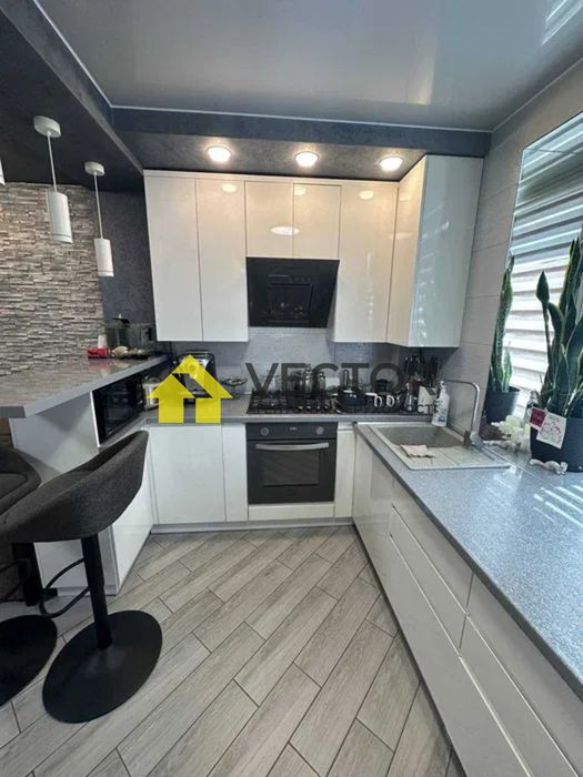 Сучасна 1к 43 м² з ремонтом, теплою підлогою та технікою