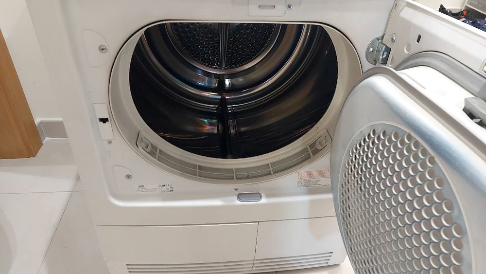 Máquina de secar roupa AEG para arranjo ou peças