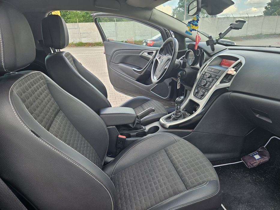 Opel Astra J 1.7 GTC 2012