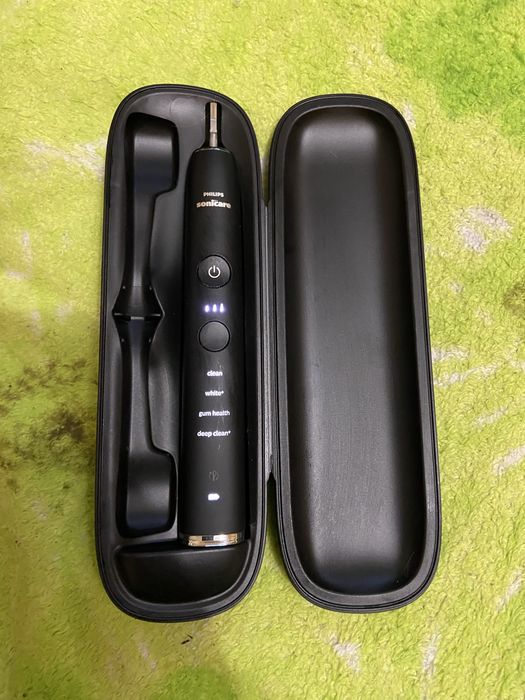 Електрична зубна щітка Philips Sonicare DiamondClean Smart 9300, чорна HX992B