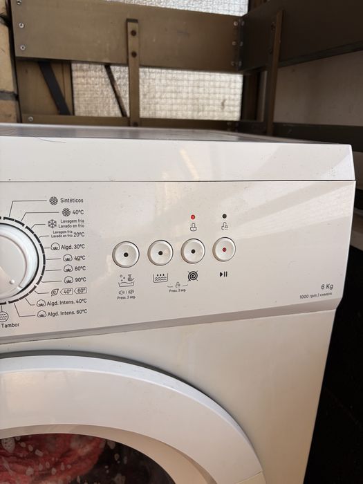 “Máquina de Lavar KUNFT 6Kg – Impecável e a Funcionar Perfeitamente”.