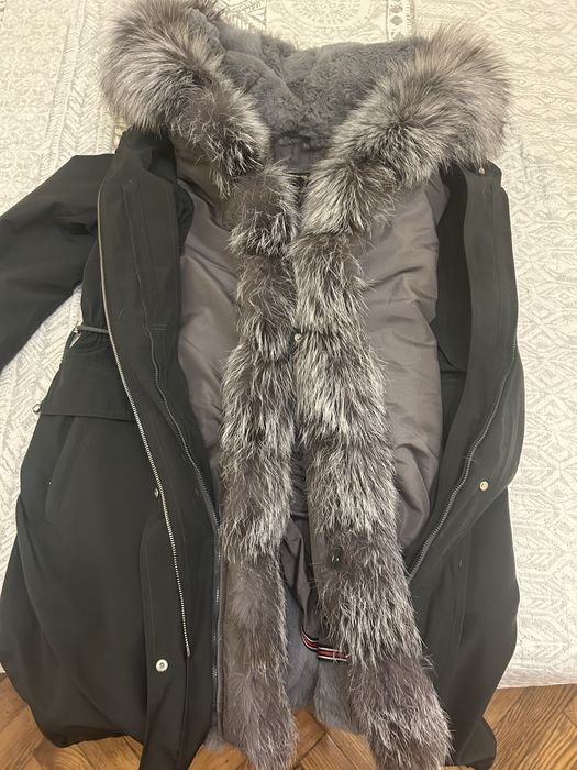 Продам парку з натуральним хутром