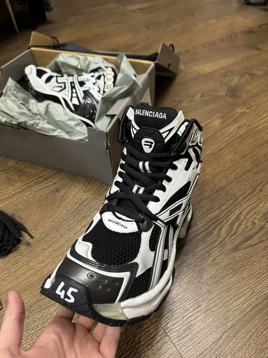 Нові Balenciaga Runner