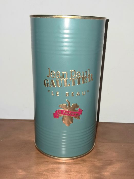 Latas decorativas ou para colecção