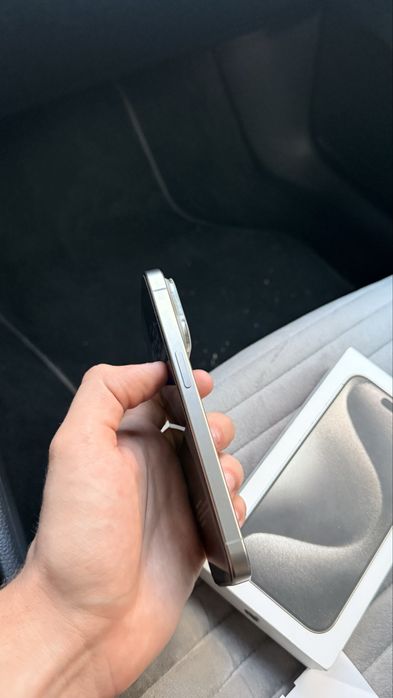 iPhone 15 Pro Natural Titanium
