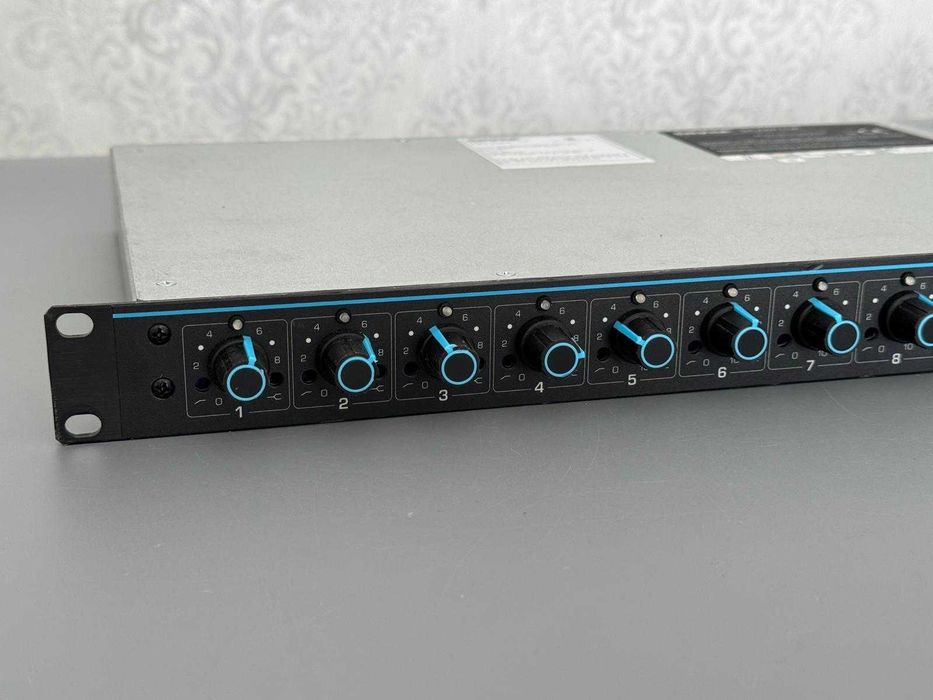 Automatyczny mikser mikrofonowy Shure SCM810E Unikat