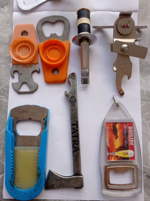 Otwieracze do butelek z PRL .