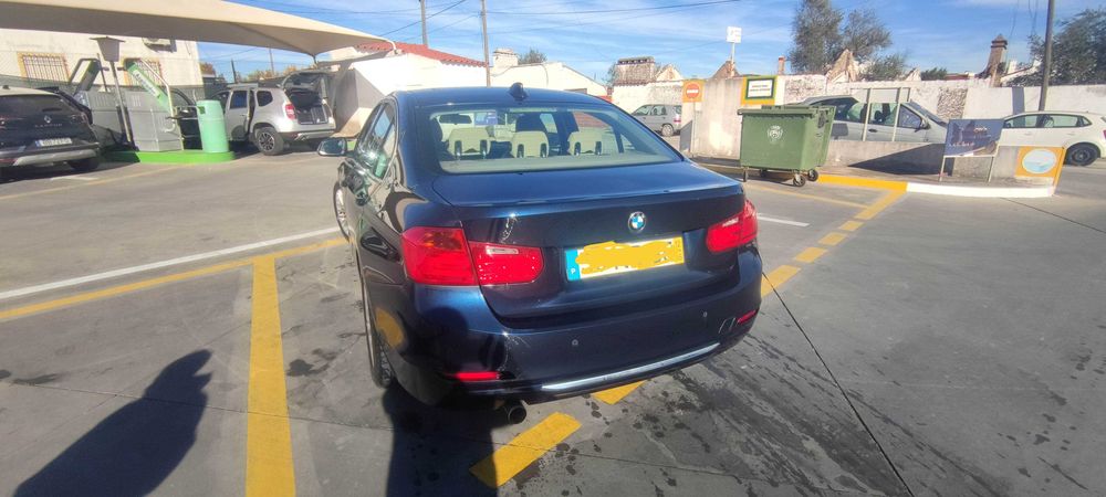 BMW 318d Luxury -  2012