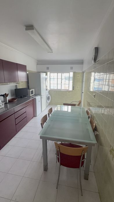 Quarto c frigorifico em Odivelas mobiliado 2 camas