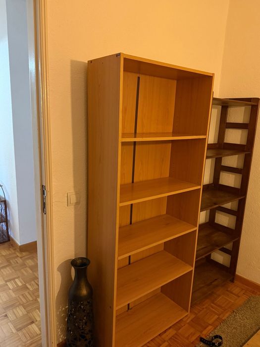 Estantes de madeira 20€