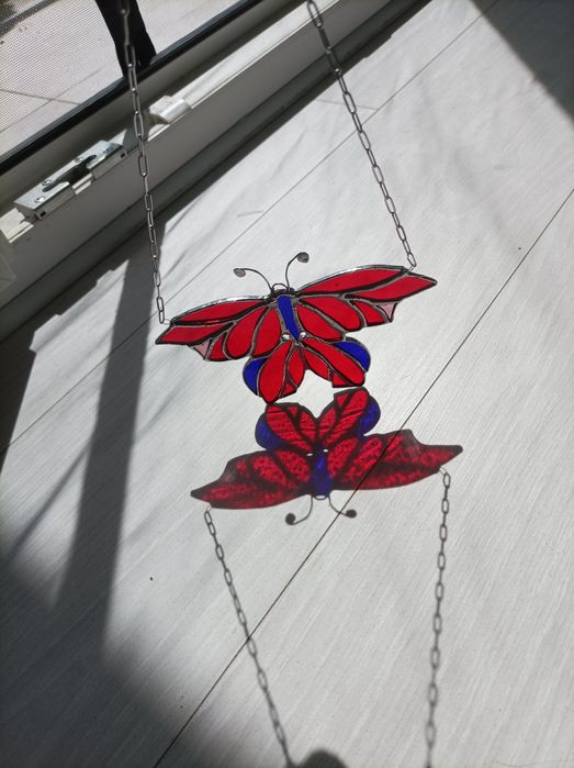 Motyl ze szkła witraż