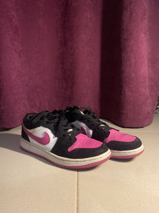 Зручні кросівки Nike Air Jordan 1 Low