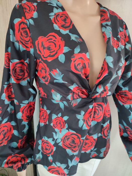 Bluzka damska grafitowa, czerwone róże, firmy Chic me, roz M