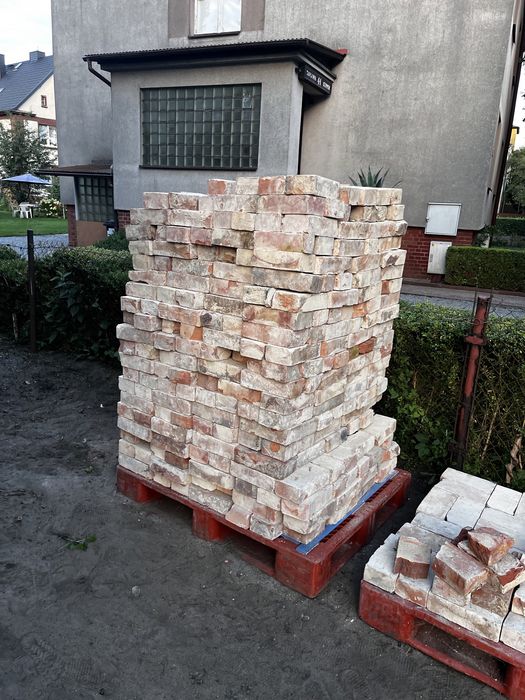 Cegła rozbiurkowa