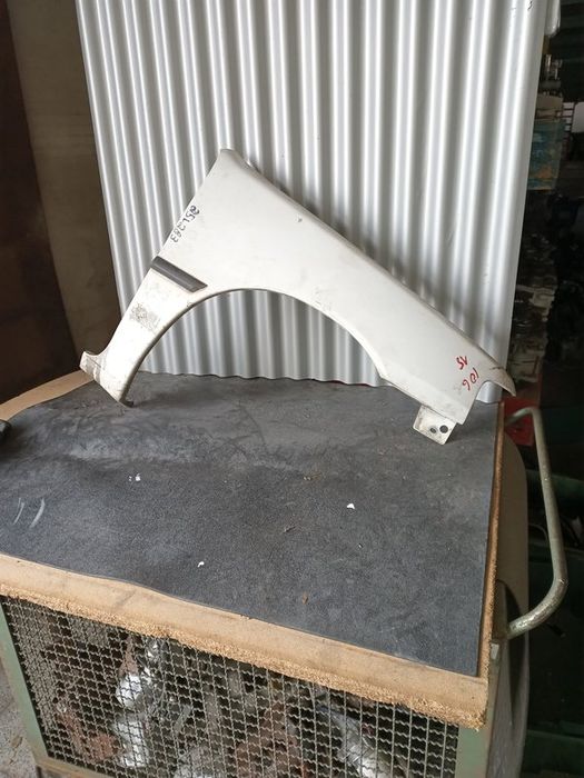 Guarda Lamas Peugeot 106 DIREITO  Branco