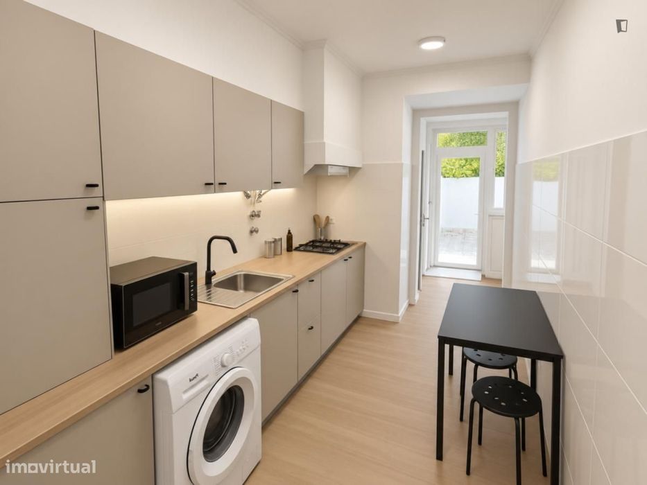 Quarto - localizado em Campolide Lisbon