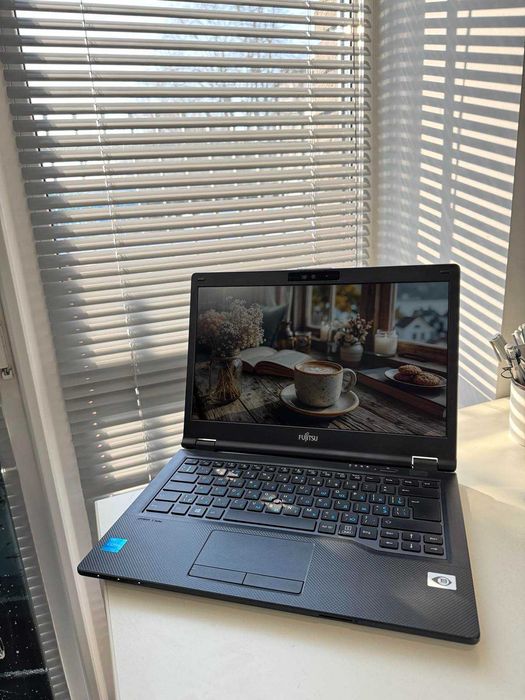 Fujitsu E5411 — компактний 14″ ноутбук з IPS для роботи та навчання