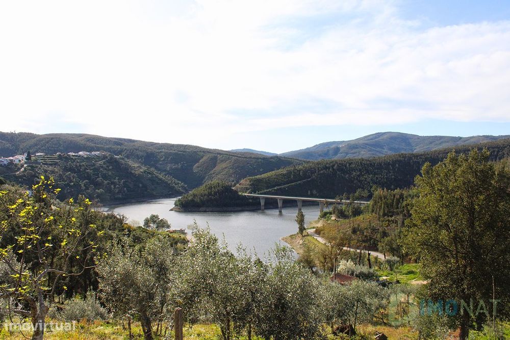 Terreno c/ ruínas — Álvaro, Castelo Branco