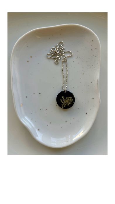 Zawieszka „fleur atomique” biżuteria handmade żywica srebro