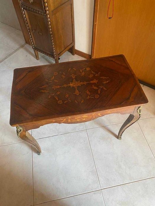 Mesa Pau Santo não folheada.