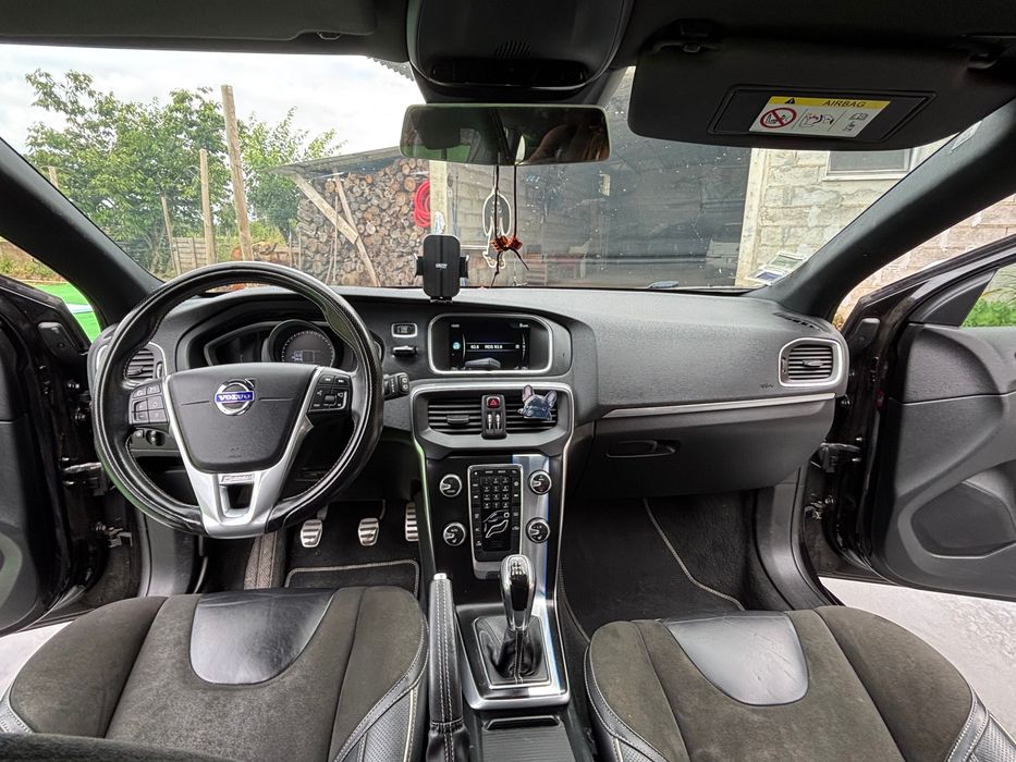 VOLVO V40 R Design