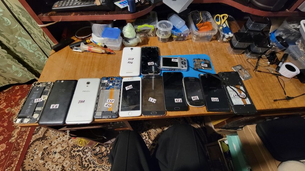 Лот телефонів наявність уточнюйте