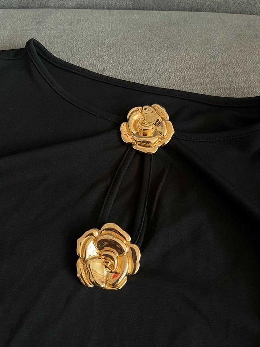 Sukienka wizytowa rozcięte rękawy złote guziki urocza czarna