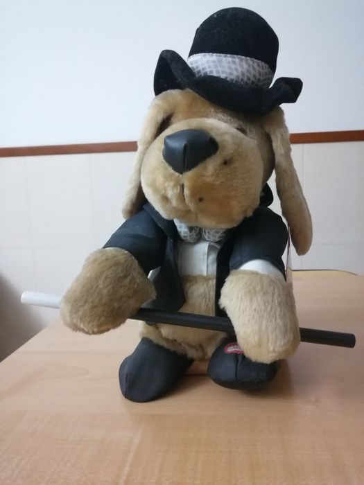 Boneco de peluche que dança e canta