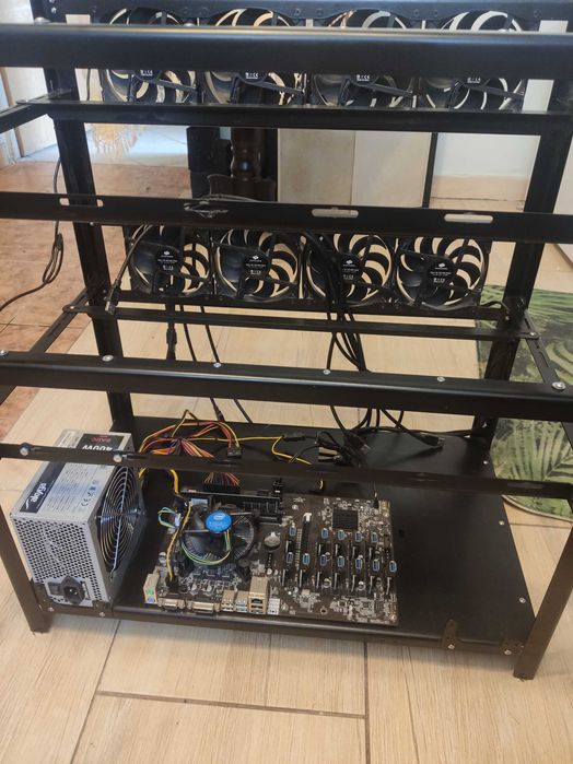 Serwer obliczeniowy / koparka krypto / stelaż