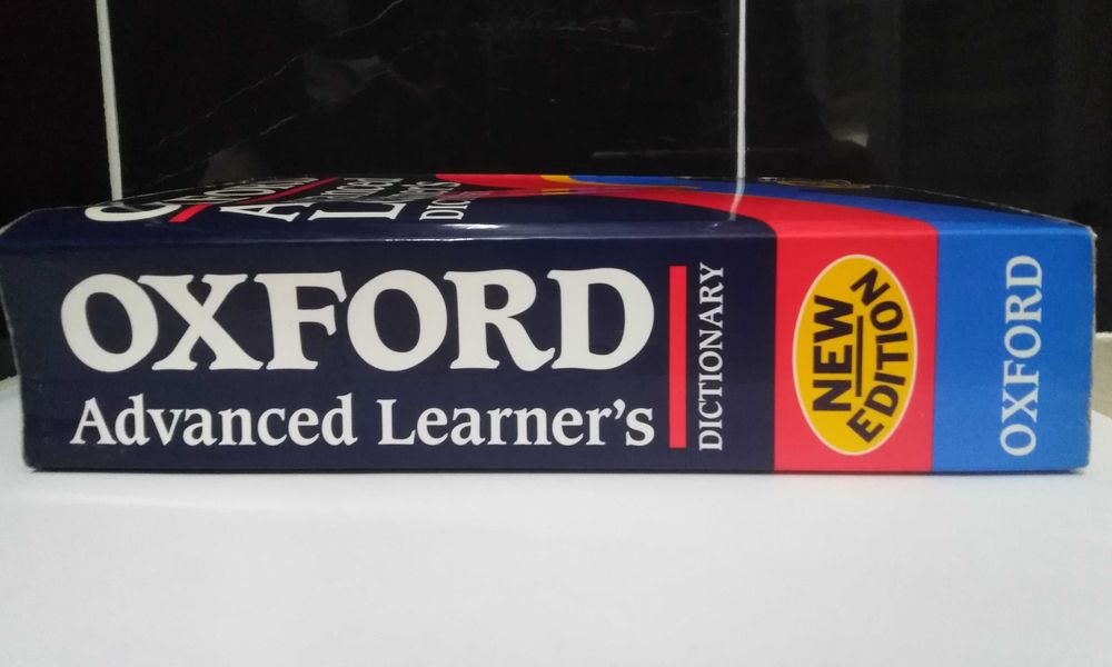 Dicionário Inglês - Inglês Oxford Advanced Learner's Dictionary.