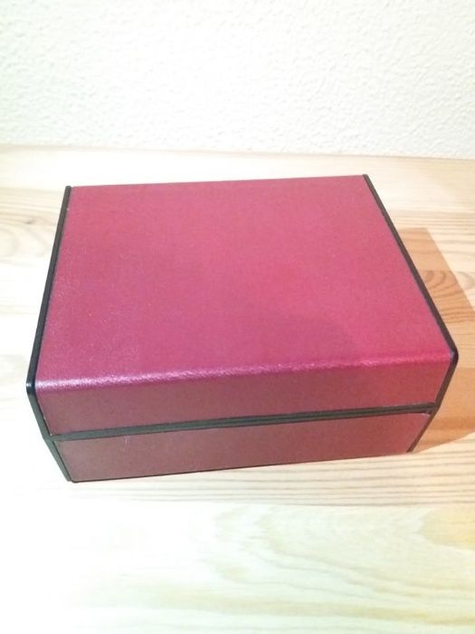 Relógio - com braceletes e aros para trocar