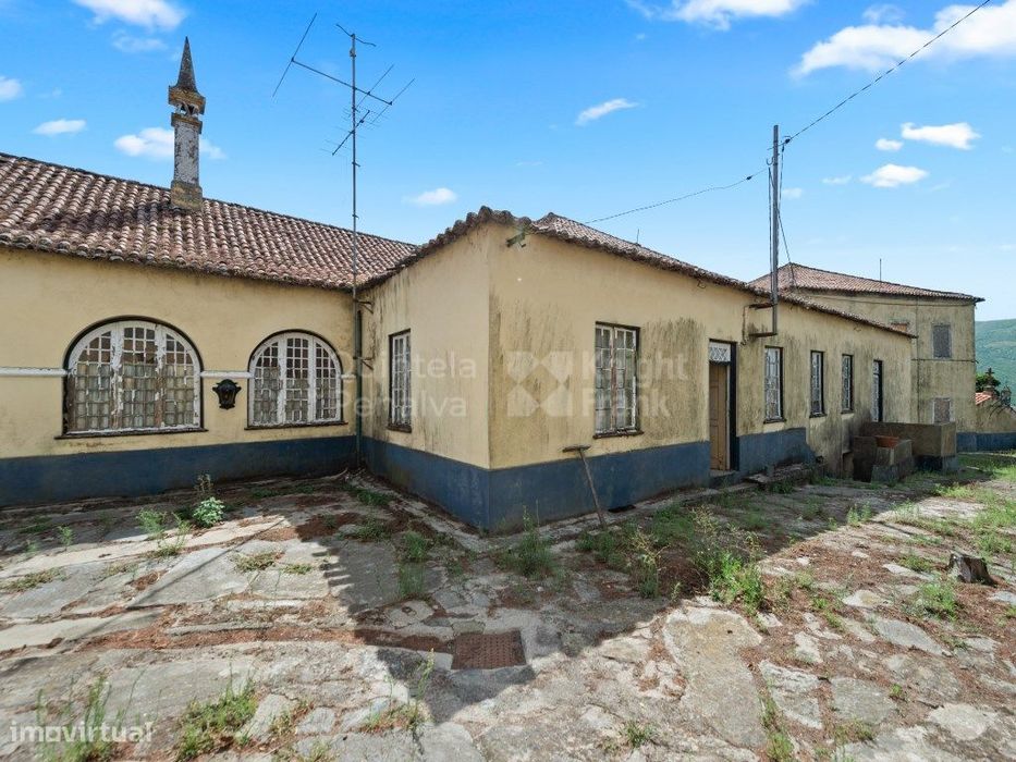 Solar T9 com capela para venda no Douro