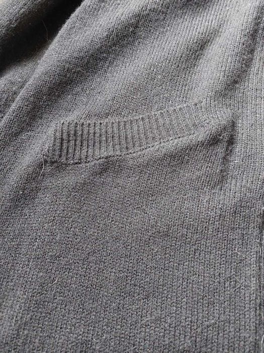 Czarny sweter z kapturem CROPP