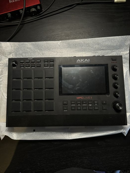 Akai mpc live 2 pouco uso + samsung card 1TB