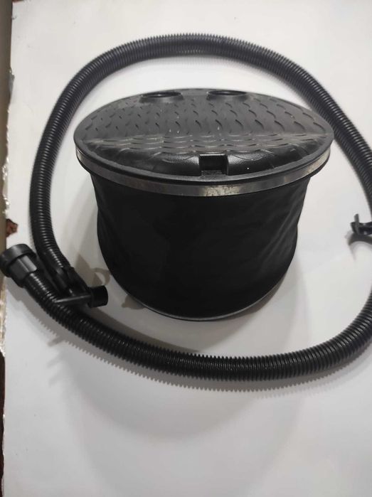 Pompka nożna kempingowa.